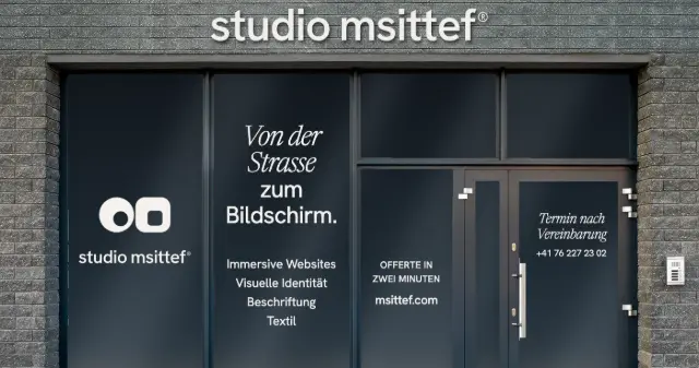 Visualisierung: Schaufenster mit Folienbeschriftung und Schild Studio Msittef